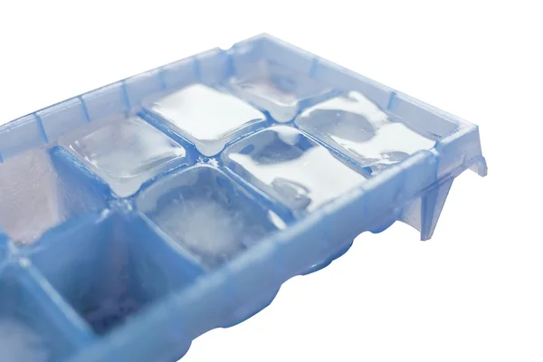 Cubo de hielo en bandeja —  Fotos de Stock