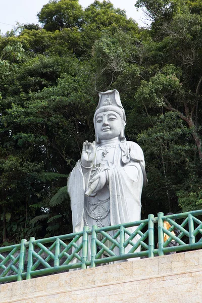 Guan yin standbeeld op kin swee grotten tempel — Stockfoto