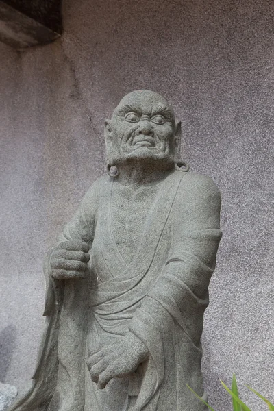 Кам'яна статуя на підборідді солодки печери храм — стокове фото