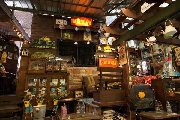Decoração de interiores vintage no restaurante Banmaichaynam — Fotografia de Stock