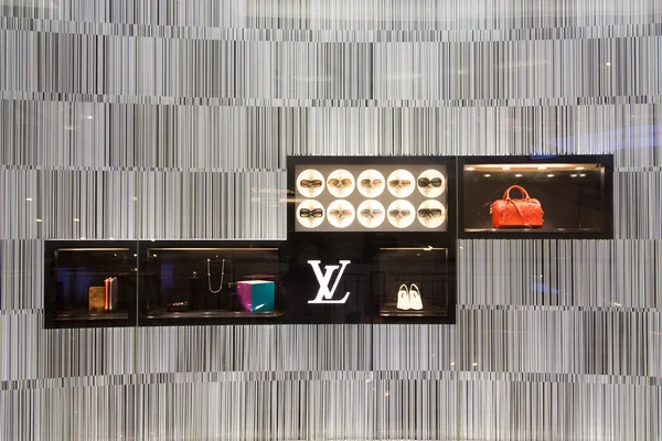 kuala lumpur, Malezya - 27 Eylül: louis vuitton dükkanda suria sho