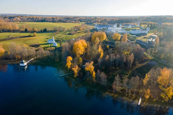 Monastero Pokrovsko Tervenichesky Della Regione Leningrado Sulla Riva Del Lago — Foto Stock