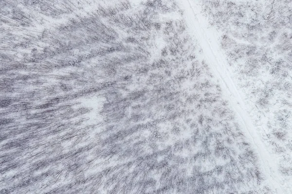 Luftaufnahme Aus Der Drohne Von Gefrorenen Schneebedeckten Gipfeln Endloser Nadelwälder — Stockfoto