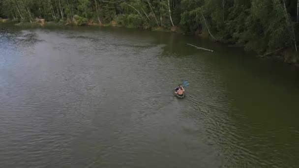 Russie Volga 2021 Les Gens Dans Bateau Flottent Sur Rivière — Video