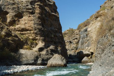 Kanyonda güzel bir nehir