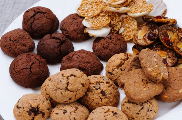 Many different types of cookies lay on a plate — Stock Photo, Image
