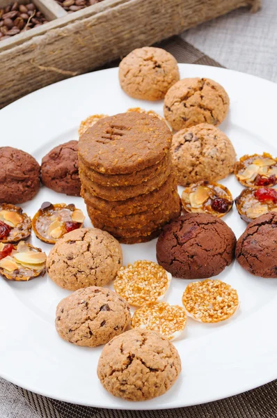 Πολλούς διαφορετικούς τύπους των cookies, βάλτε σε ένα πιάτο — Φωτογραφία Αρχείου