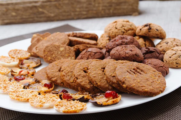 Many different types of cookies lay on a plate — Stock Photo, Image