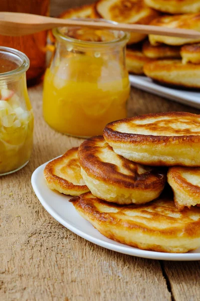 Pancakes with honey — Stock Photo, Image