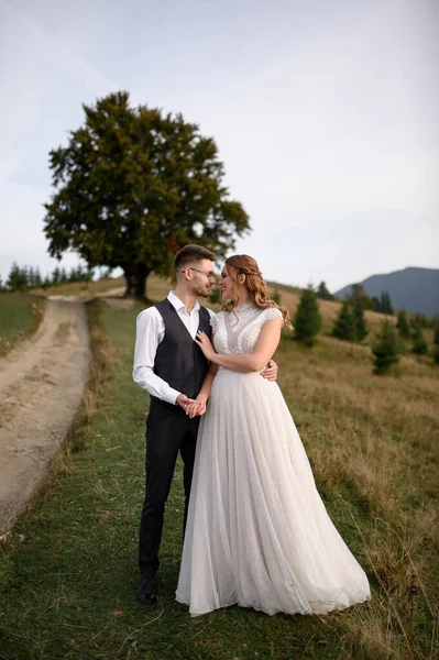 Happy Stylish Bride Groom Running Having Fun Mountains Summer Sunny — Stock Photo, Image