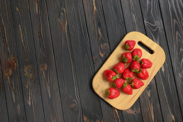 Fresas Rojas Jugosas Sobre Una Mesa Rústica Madera Concepto Snacks — Foto de Stock