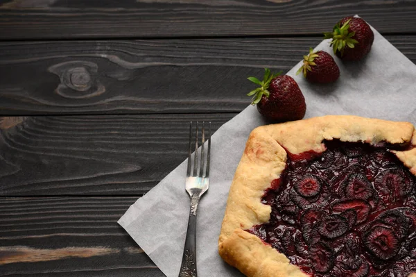 Galette Fresa Sobre Fondo Madera Oscura Hecho Casa — Foto de Stock