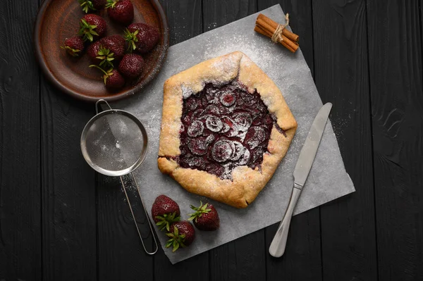 Galette Fresa Sobre Fondo Madera Oscura Hecho Casa — Foto de Stock