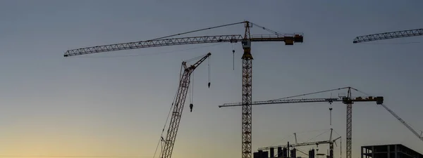 Panoramablick Auf Arbeiter Auf Großbaustellen Und Viele Kräne Neubaugeschäft Der — Stockfoto