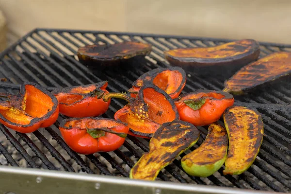 Paprika Merah Dan Kuning Panggang Selama Festival Makanan Jalanan — Stok Foto