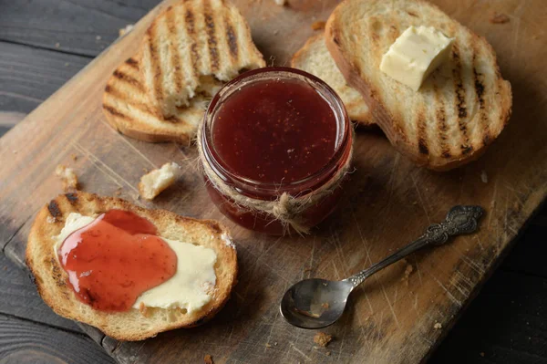Toast Bread Homemade Strawberry Jam Rustic Table Butter Breakfast Brunch — ストック写真