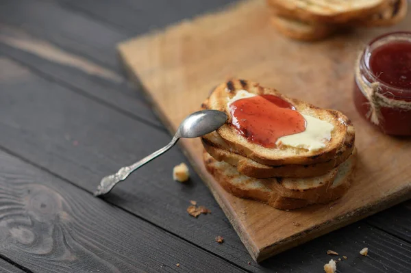 Toast Bread Homemade Strawberry Jam Rustic Table Butter Breakfast Brunch — Fotografie, imagine de stoc