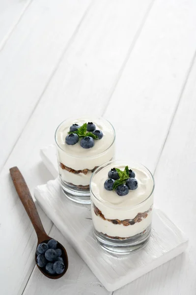 Dessert Cottage Cheese Fresh Blueberries Granola Glass White Wooden Background — Stockfoto