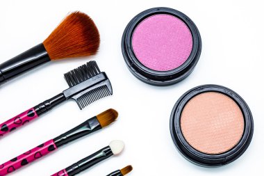Fırçalar ve kozmetik