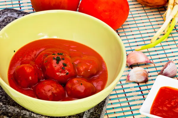 Almôndegas com molho de tomate — Fotografia de Stock