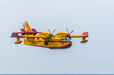 Deniz uçağı canadair cl-215
