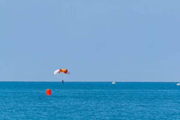 Parachutist van de papea — Stockfoto