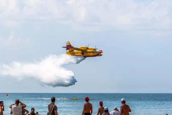 Sjöflygplan canadair cl-215 — Stockfoto