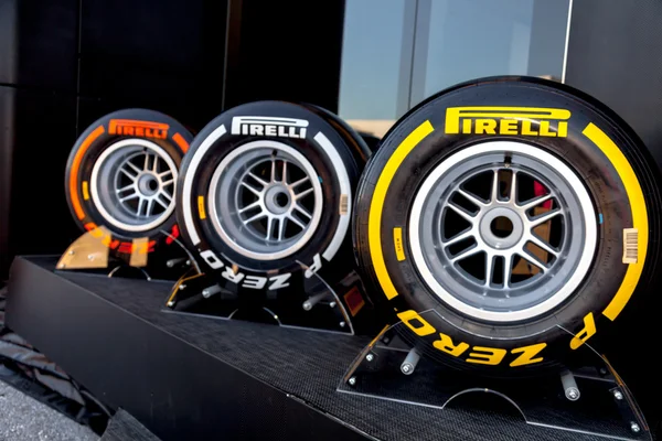 Pneus pneumáticos Pirelli — Fotografia de Stock