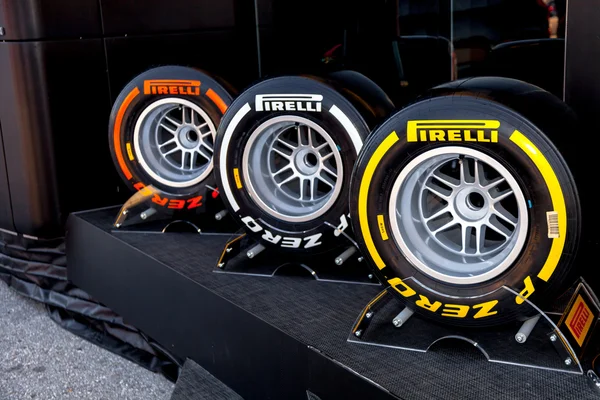 Покришки й шини Pirelli Ліцензійні Стокові Зображення