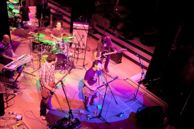 konser indie pop grubu