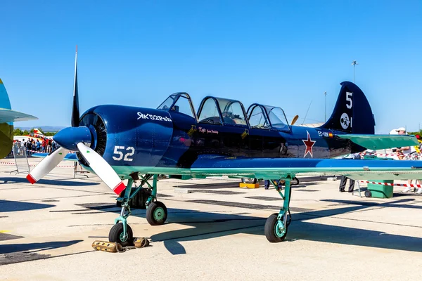 Uçak yakovlev yak-52 — Stok fotoğraf