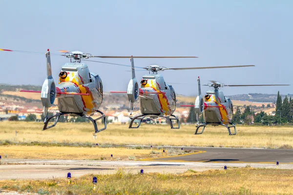 Patrulla aspa helikopterler — Stok fotoğraf