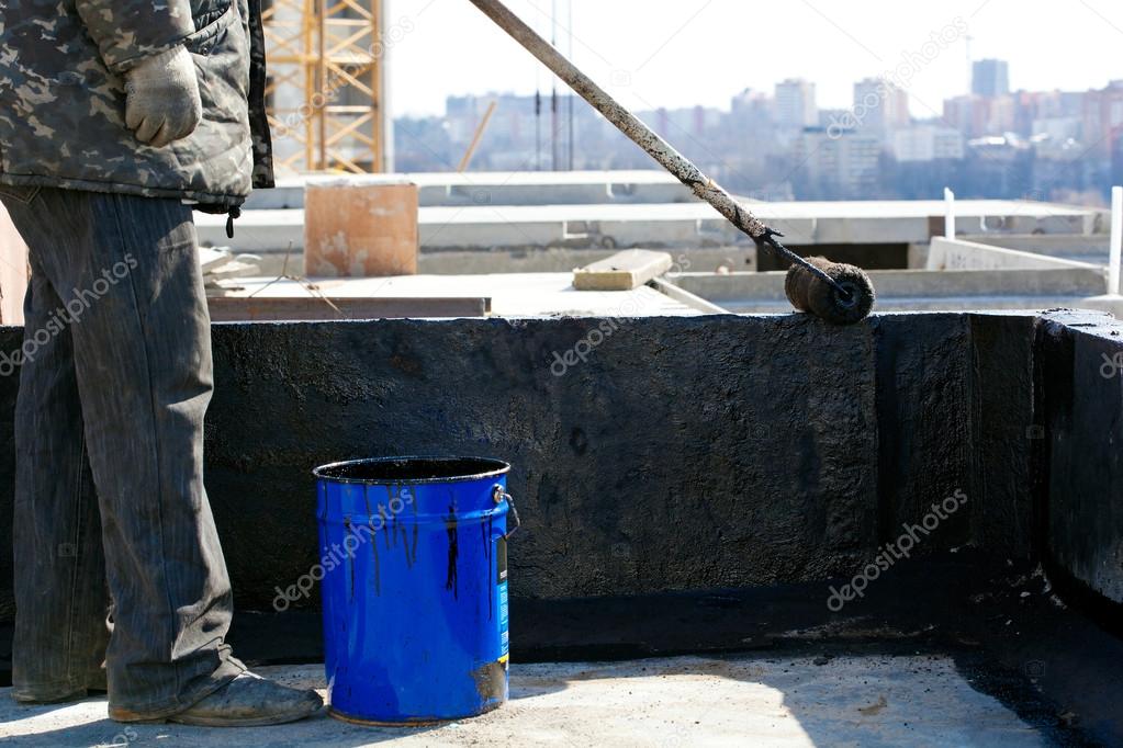 Roofer painting black coal tar at concrete surface — Stock Photo