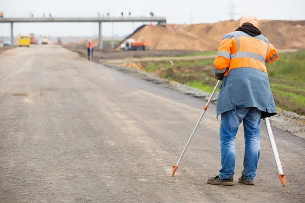 Surveyor engineer making measuring with theodolite — Stock Photo, Image