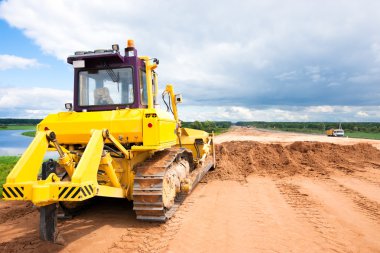 yol çalışmaları sırasında buldozer