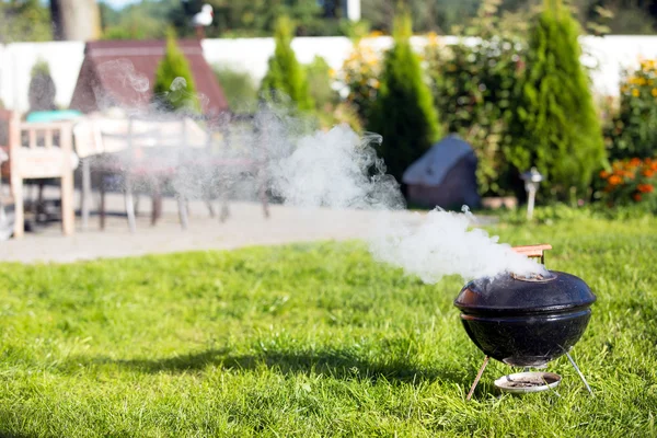 Kochen mit Wasserkocher Grill — Stockfoto