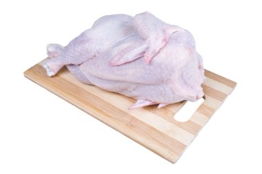 çiğ tavuk bir tahta üzerinde rahatlatıcı