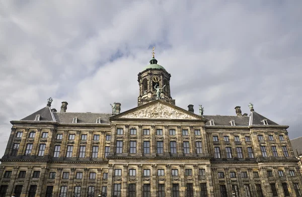 Der königliche palast in amsterdam — Stockfoto