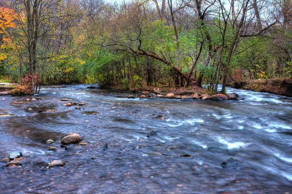 Krásná řeka peřeje v hdr — Stock fotografie