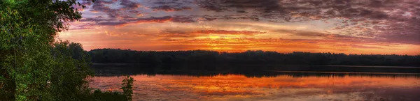 Jezero sunrise panorama — Stock fotografie