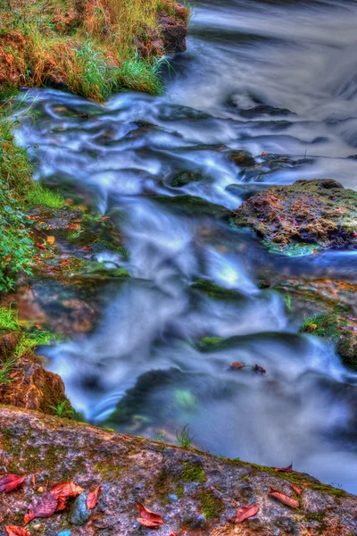 높은 동적 범위에서 강에 급류의 집합 — 스톡 사진