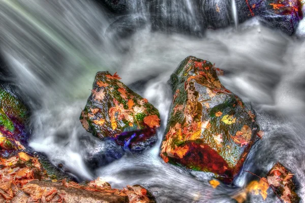 Acqua liscia in HDR High Dynamic Range — Foto Stock