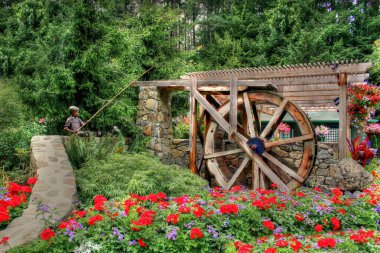 Çiçek Bahçesi ve su çarkı HDR