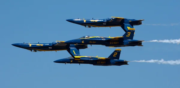 Mankato, mn-június 9 us navy blue angels levegőben f-18 megjelenítése — Stock Fotó