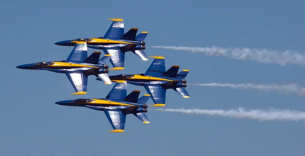 Mankato, Mn- June 9 U.S. Navy Blue Angels in F-18 Air Show — стоковое фото