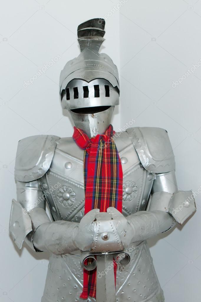 Medieval knight\u0027s suit of armor and helmet \u2014 Stock Photo