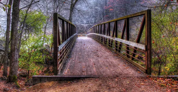 Creek e ponte em HDR — Fotografia de Stock