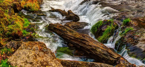 Bela cachoeira do rio em HDR High Dynamic Range — Fotografia de Stock