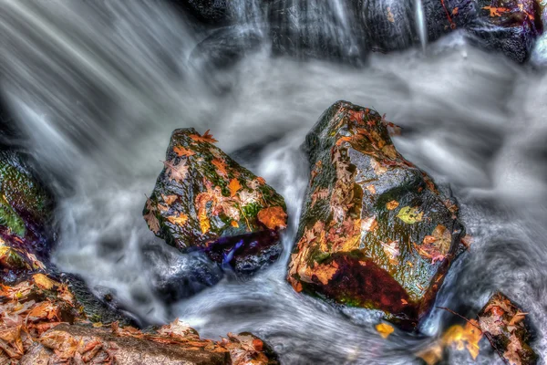 Smooth Water in hdr — Stock Photo, Image