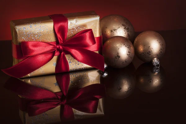 Рождественский подарок и безделушки — стоковое фото